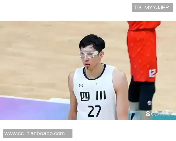 周琦半场表现低迷仅得1分罚球救场外加5个篮板显努力