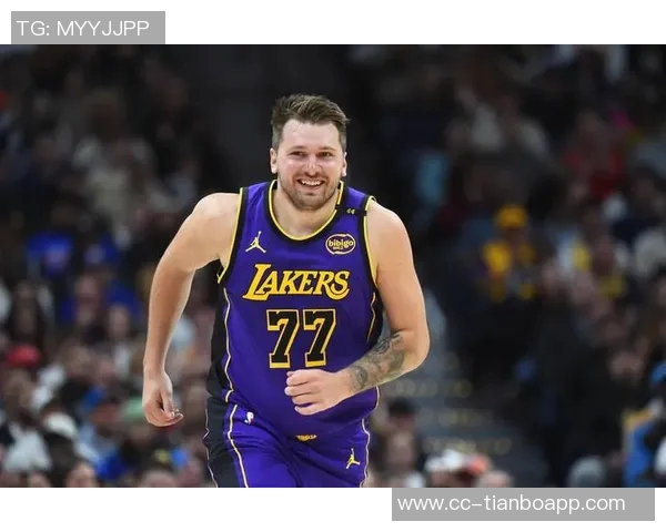 湖人缺少詹姆斯状态低迷半场落后马刺5分东契奇表现出色贡献22分